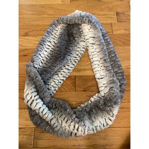 Women’s soft Plush Gray & White Infinity Scarf size 10” x 31”